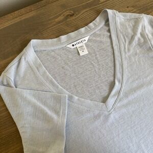 Athleta Womens Medium Light‎ Grey V-Neck Short Sleeve T-Shirt Top Athleisure